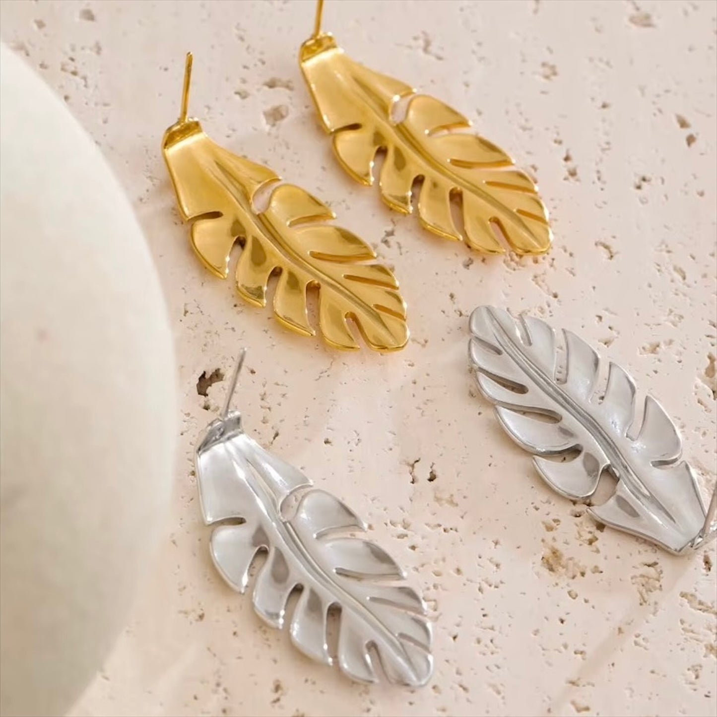 Boucles d'oreilles en forme de feuille, acier inoxydable doré et argenté, pour femme, élégance naturelle.