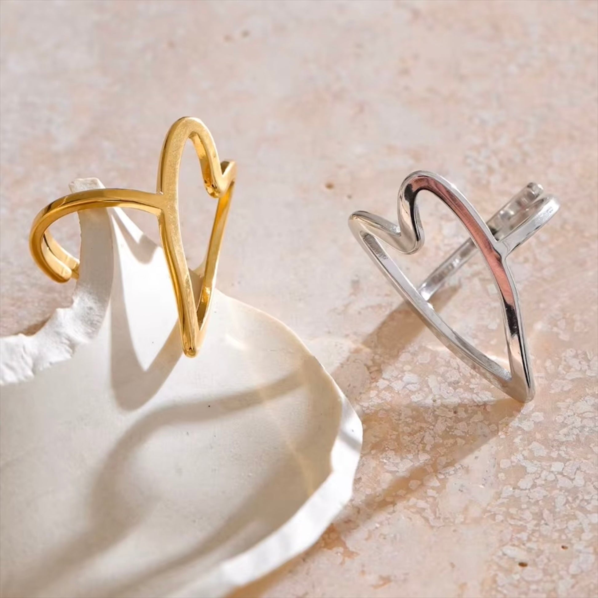 Bague cœur ouvert en acier inoxydable plaqué or/PVD argent, ajustable, diamètre 27mm (1,06 pouce), 2,5g – duo Saint-Valentin doré/argenté Bijoux Prestige.