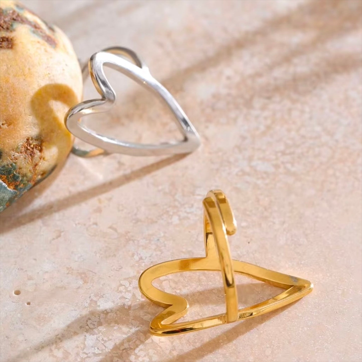 Bague cœur ouvert en acier inoxydable plaqué or/PVD argent, ajustable, diamètre 27mm (1,06 pouce), 2,5g – duo Saint-Valentin doré/argenté Bijoux Prestige.