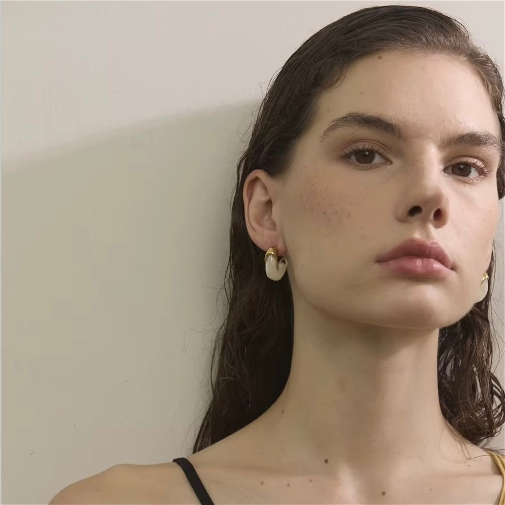 Boucles d'oreilles femmes en acier inoxydable avec pierres naturelles colorées pour un style élégant et moderne.