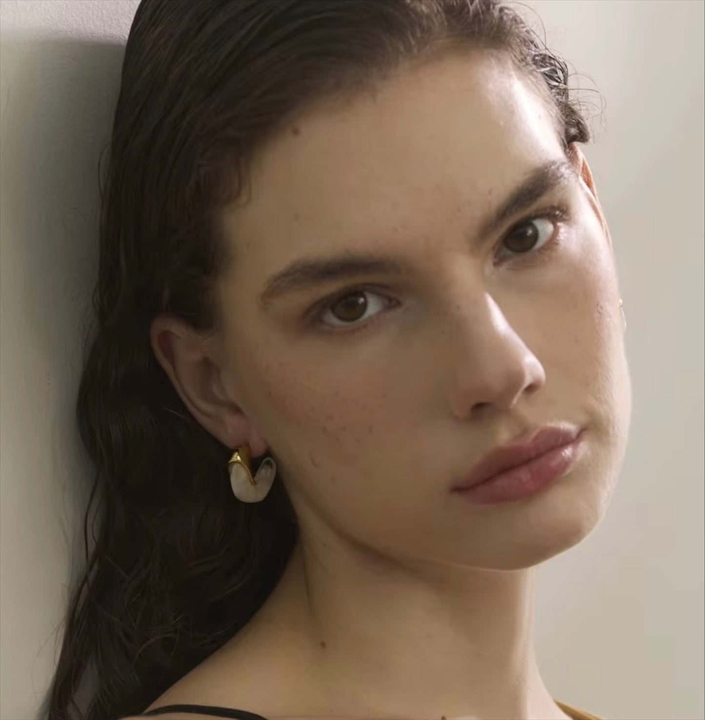 Boucles d'oreilles femmes en acier inoxydable avec pierres naturelles colorées pour un style élégant et moderne.