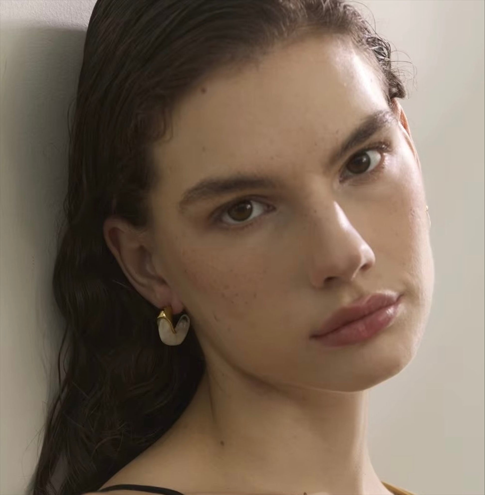 Boucles d'oreilles femmes en acier inoxydable avec pierres naturelles colorées pour un style élégant et moderne.