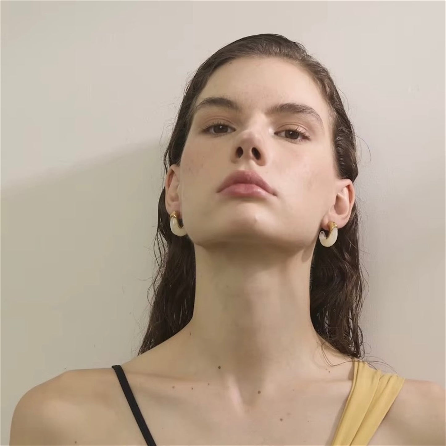 Boucles d'oreilles femmes en acier inoxydable avec pierres naturelles colorées pour un style élégant et moderne.