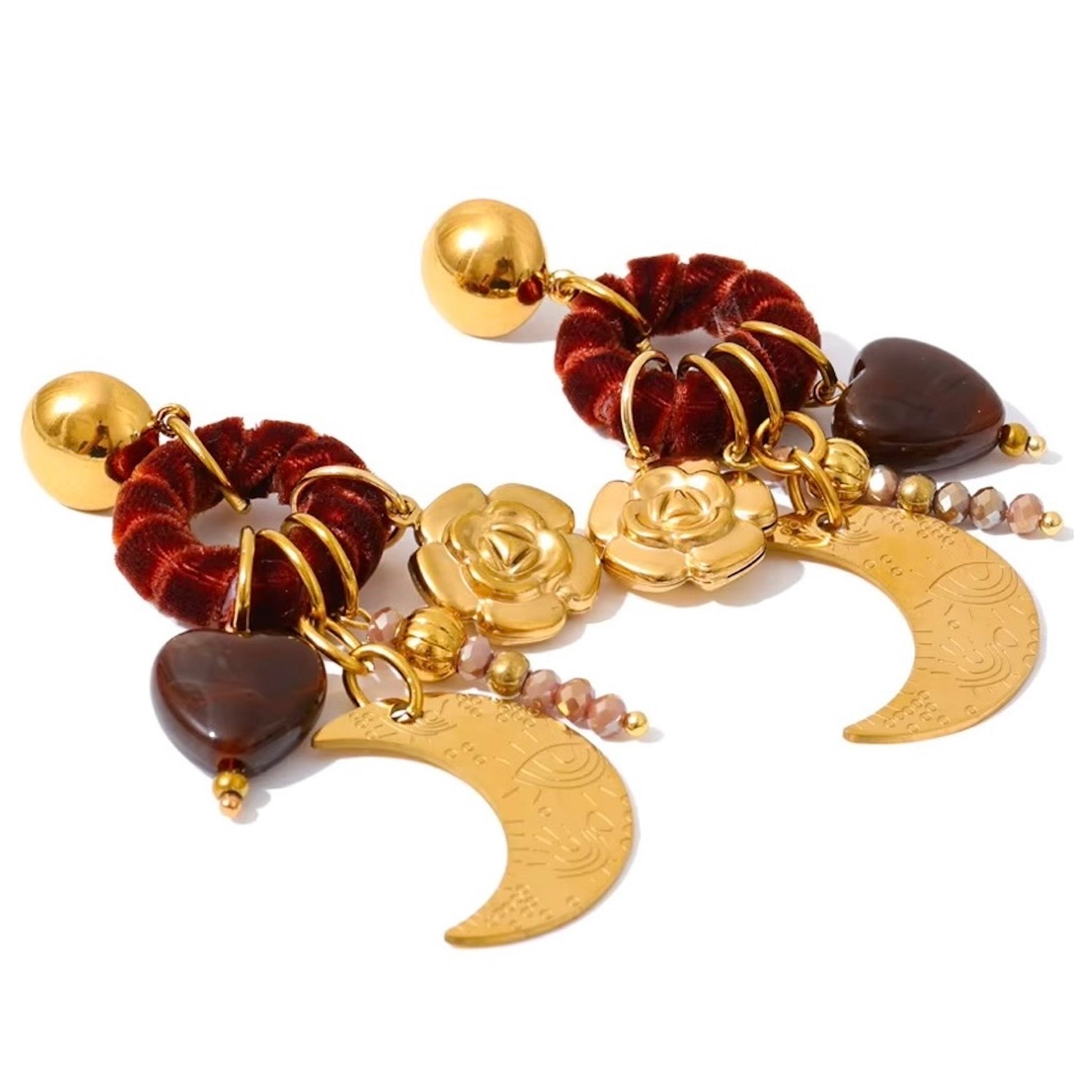 Boucles d’oreilles dorées pour femme, avec pendentif lune gravée, fleur dorée, cœur marron, perles rosées et attaches en velours bordeaux, bijou bohème élégant et créatif – Bijoux Prestige