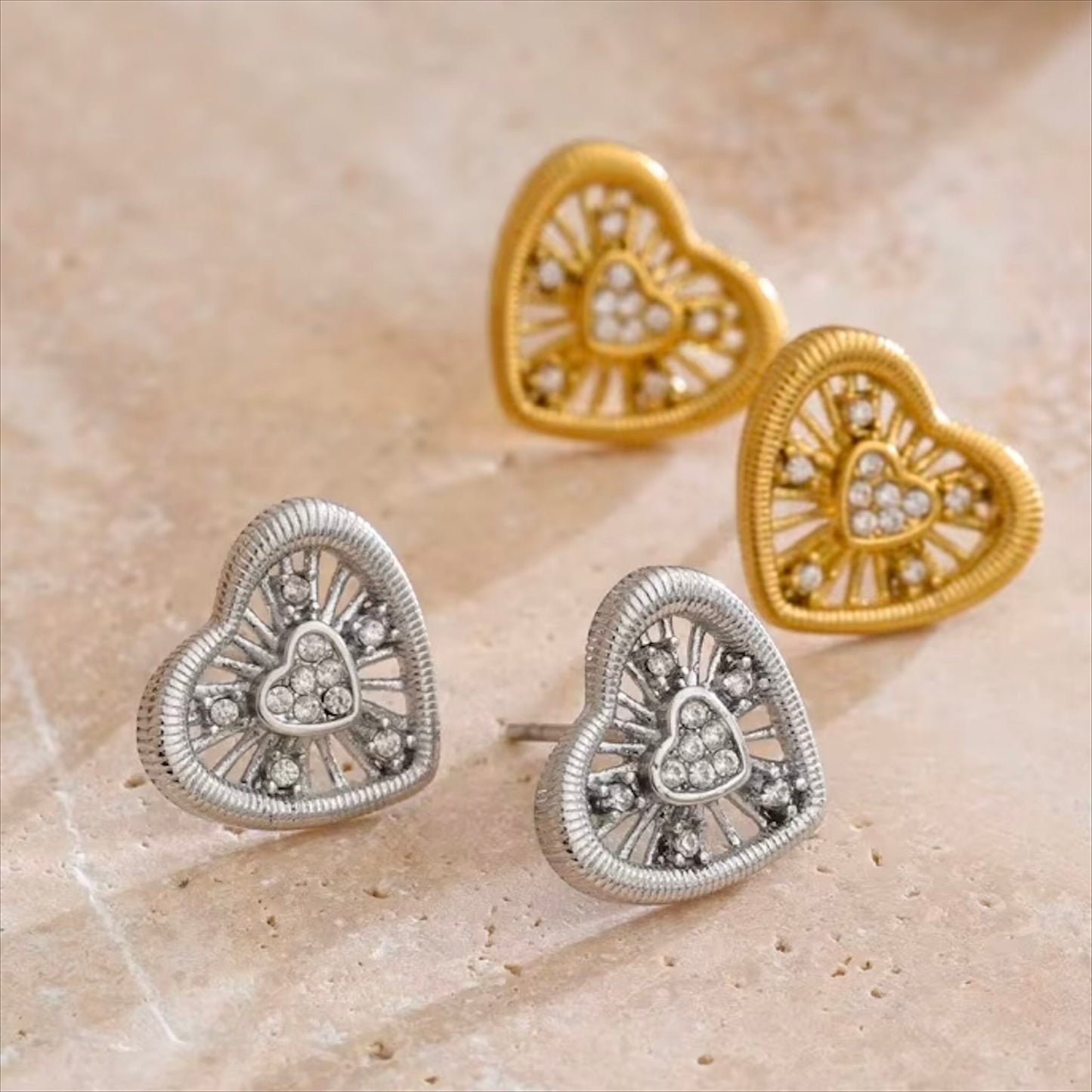 Boucles d'oreilles cœur ajouré cubic zircon en acier inoxydable plaqué or/PVD argent, 14mm diamètre, 2g paire – duo Saint-Valentin doré/argenté Bijoux Prestige.