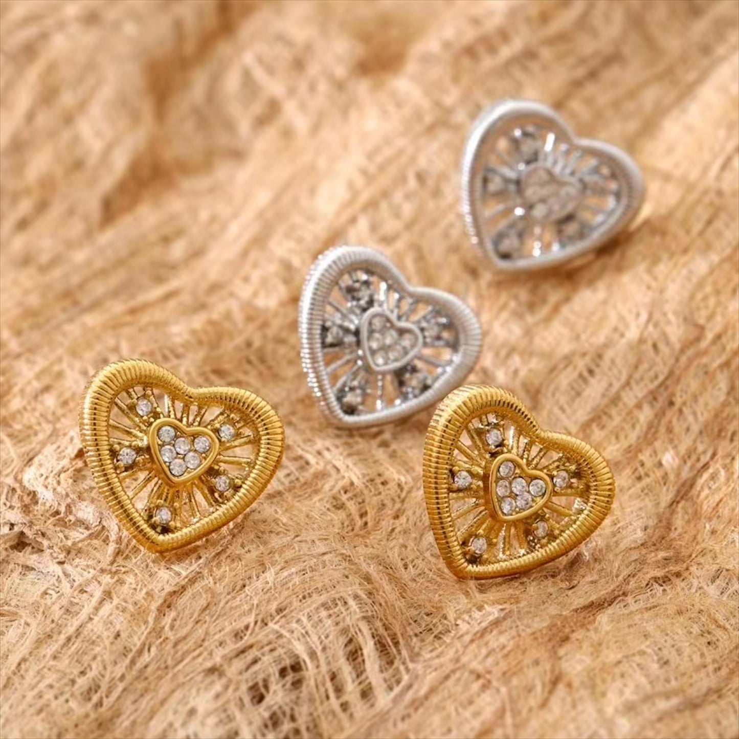 Boucles d'oreilles cœur ajouré cubic zircon en acier inoxydable plaqué or/PVD argent, 14mm diamètre, 2g paire – duo Saint-Valentin doré/argenté Bijoux Prestige.