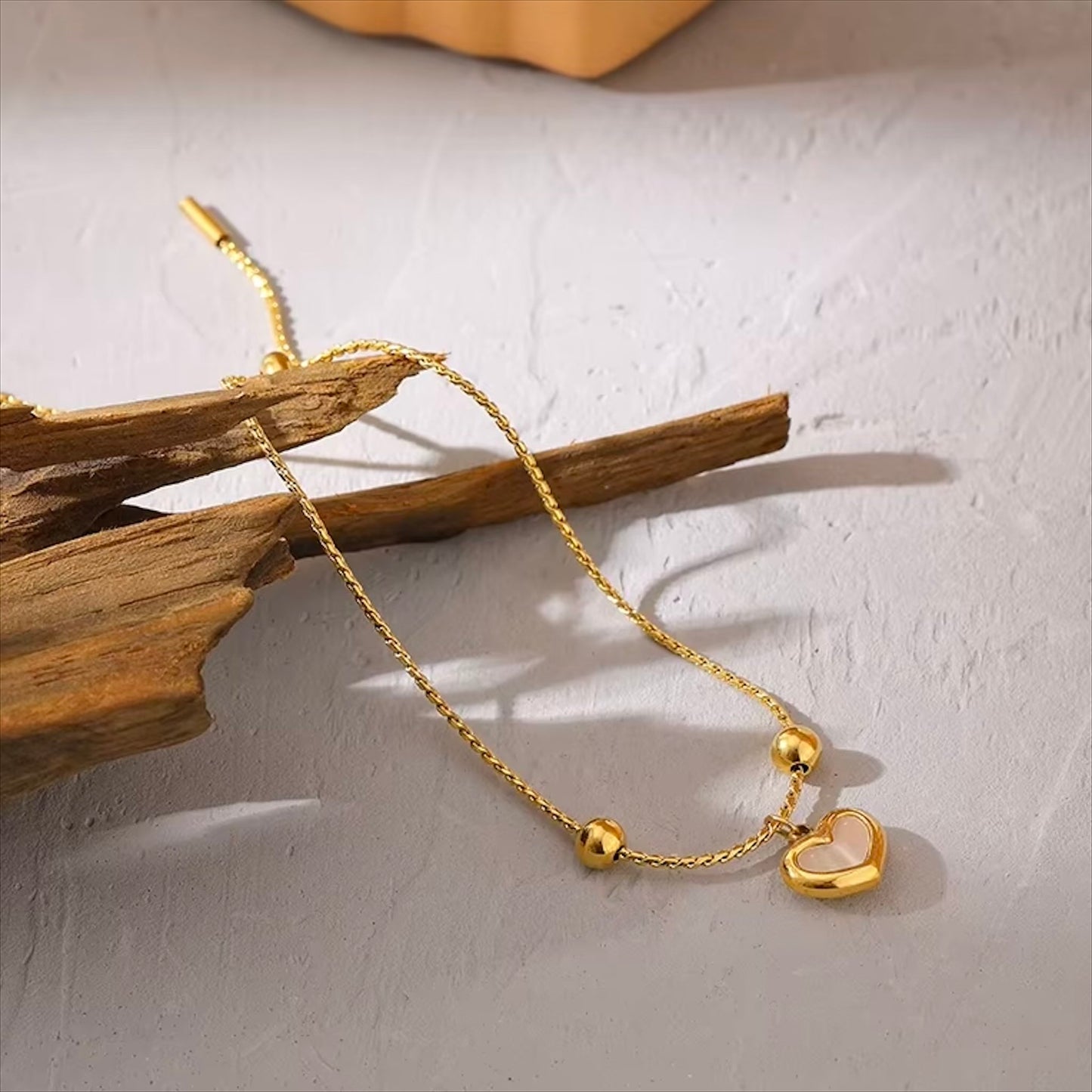 Bracelet cœur en acier inoxydable plaqué or véritable, ajustable 250mm, 4,3g, taille pendentif 12x11mm – cadeau Saint-Valentin Bijoux Prestige.