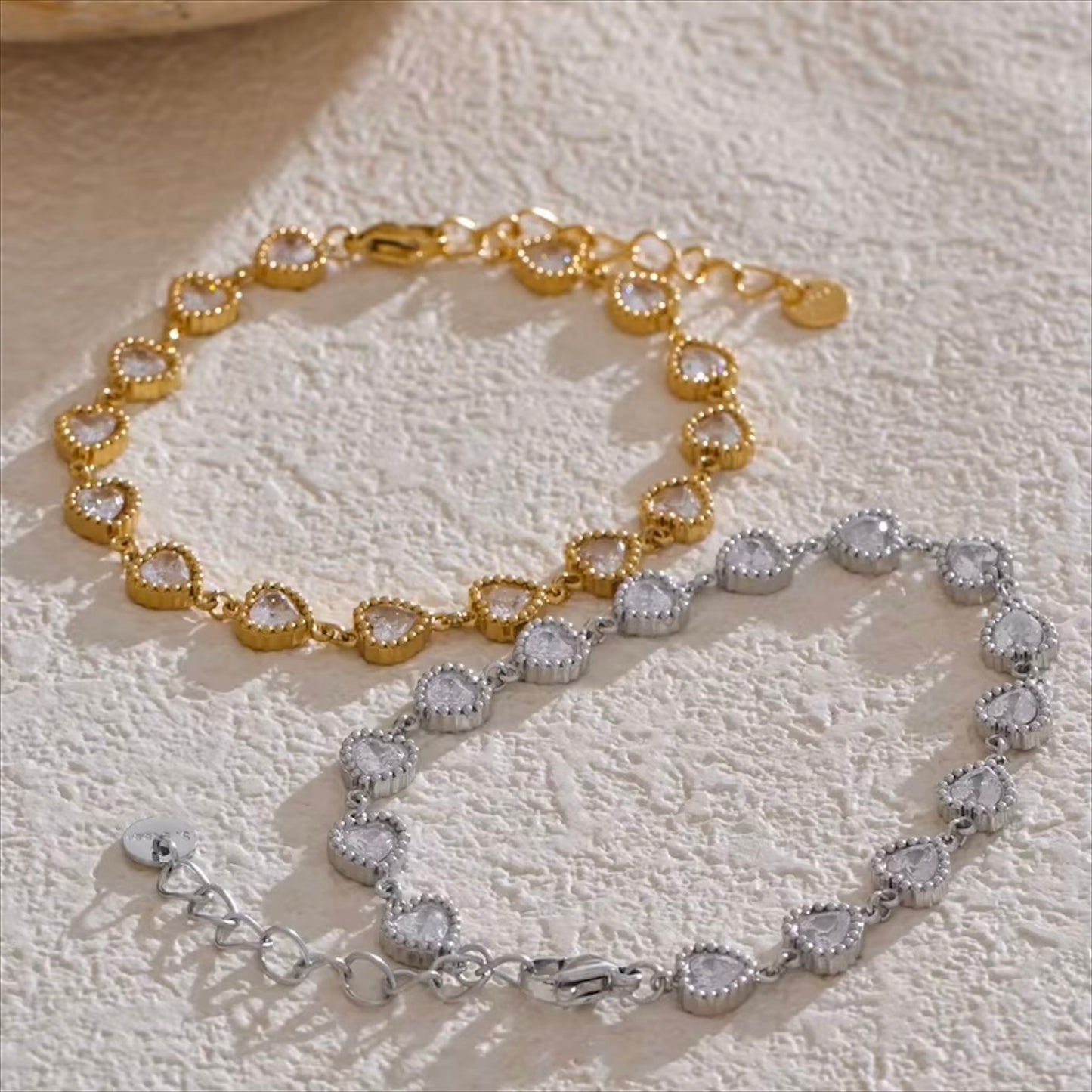 Bracelet tennis cœurs en acier inoxydable plaqué or/PVD argent, CZ pavés, 17cm (6,9-10,1 pouces), 8,5g – duo Saint-Valentin doré/argenté Bijoux Prestige.