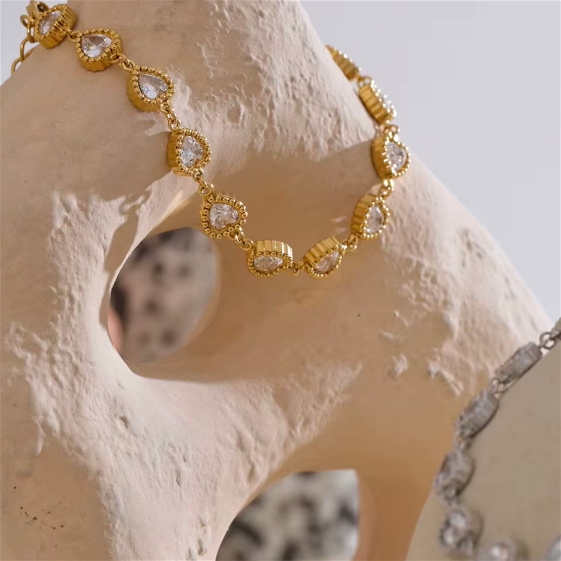 Bracelet tennis cœurs en acier inoxydable plaqué or/PVD argent, CZ pavés, 17cm (6,9-10,1 pouces), 8,5g – duo Saint-Valentin doré/argenté Bijoux Prestige.