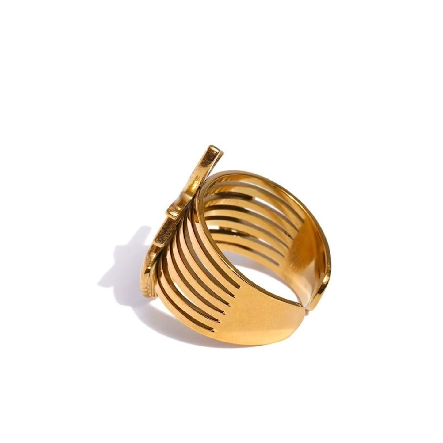 Bague dorée en acier inoxydable ornée de motifs coquillage et étoile de mer, bijou original inspiration marine pour femme - Bijoux Prestige