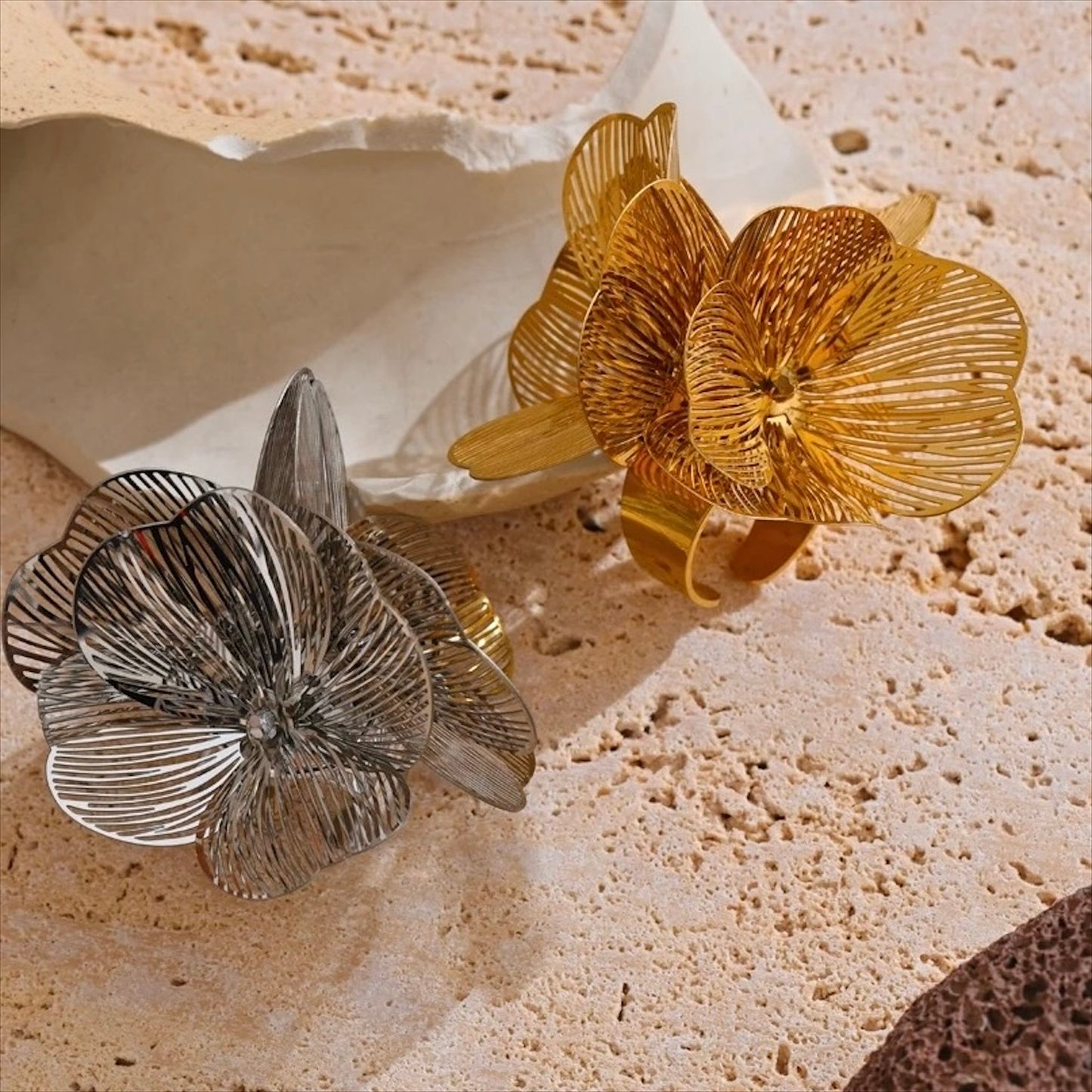 Bague fleur ajourée pétales filigrane dorée PVD et argentée acier inox 30mm 12g, Bijoux Prestige