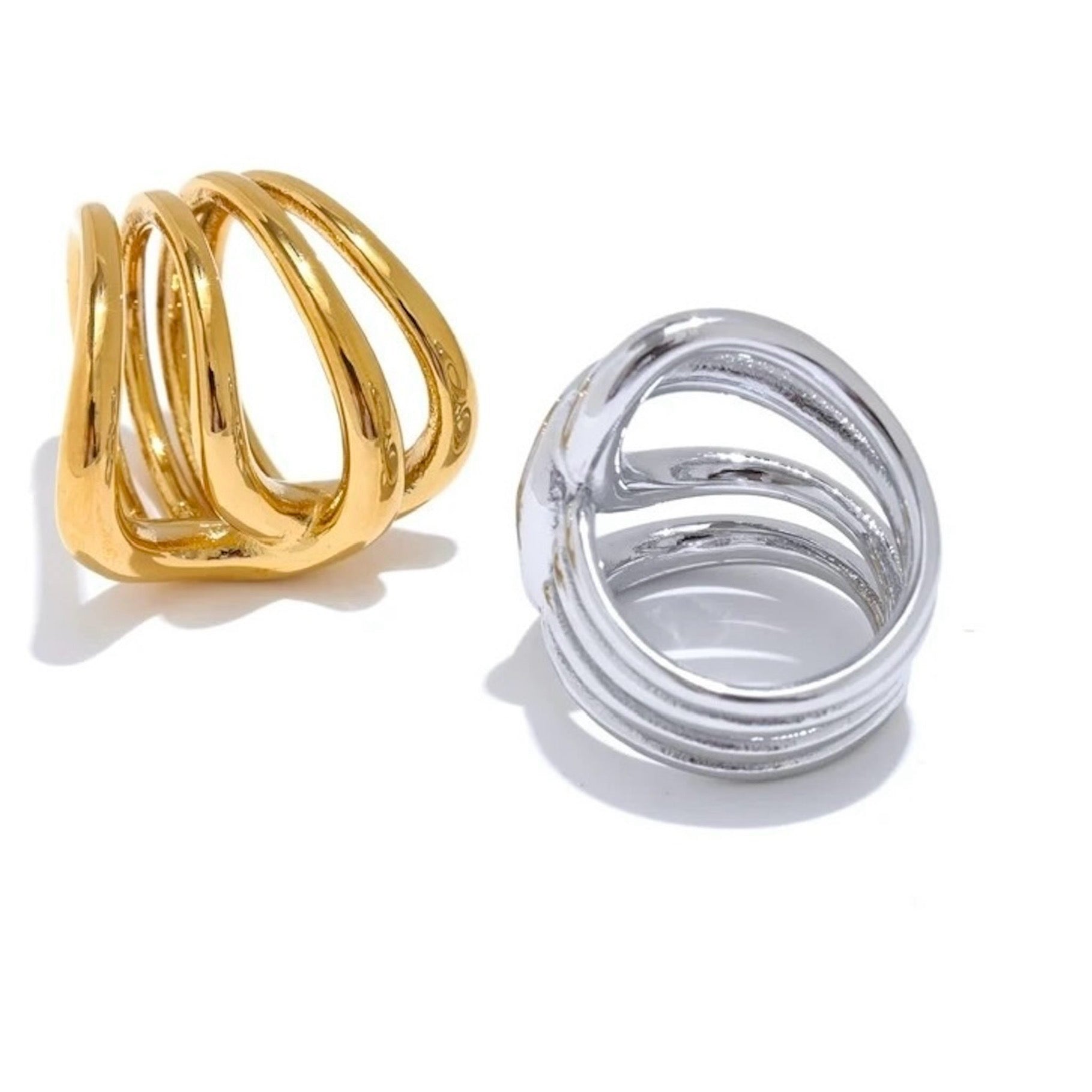 Bagues entrelacées en acier inoxydable, finitions dorée et argentée, bijou design et moderne pour femme.