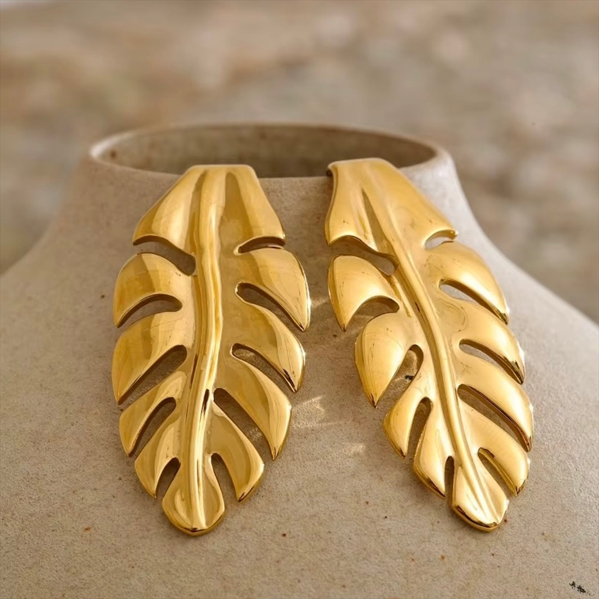 Boucles d'oreilles en forme de feuille, acier inoxydable doré et argenté, pour femme, élégance naturelle.