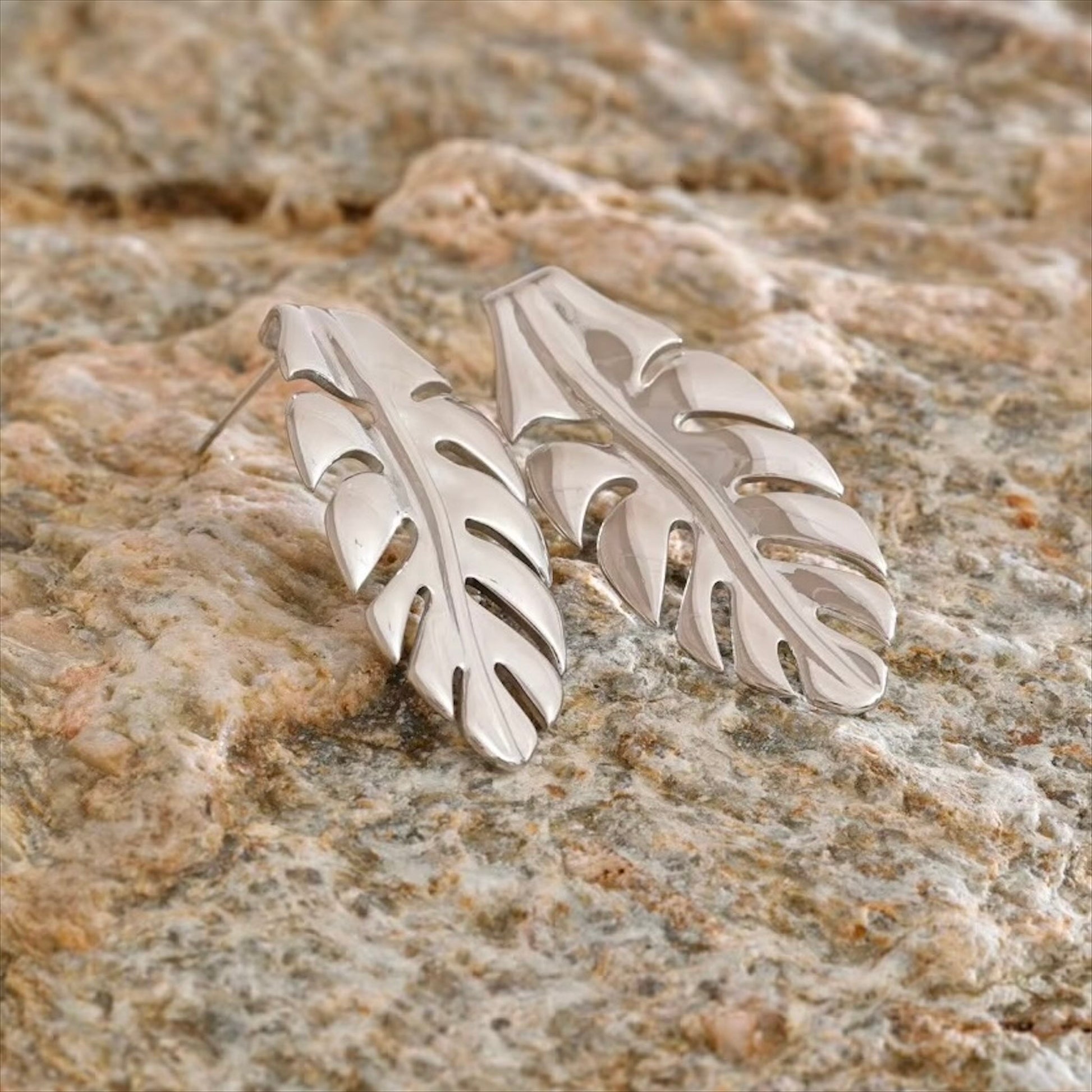 Boucles d'oreilles en forme de feuille, acier inoxydable doré et argenté, pour femme, élégance naturelle.