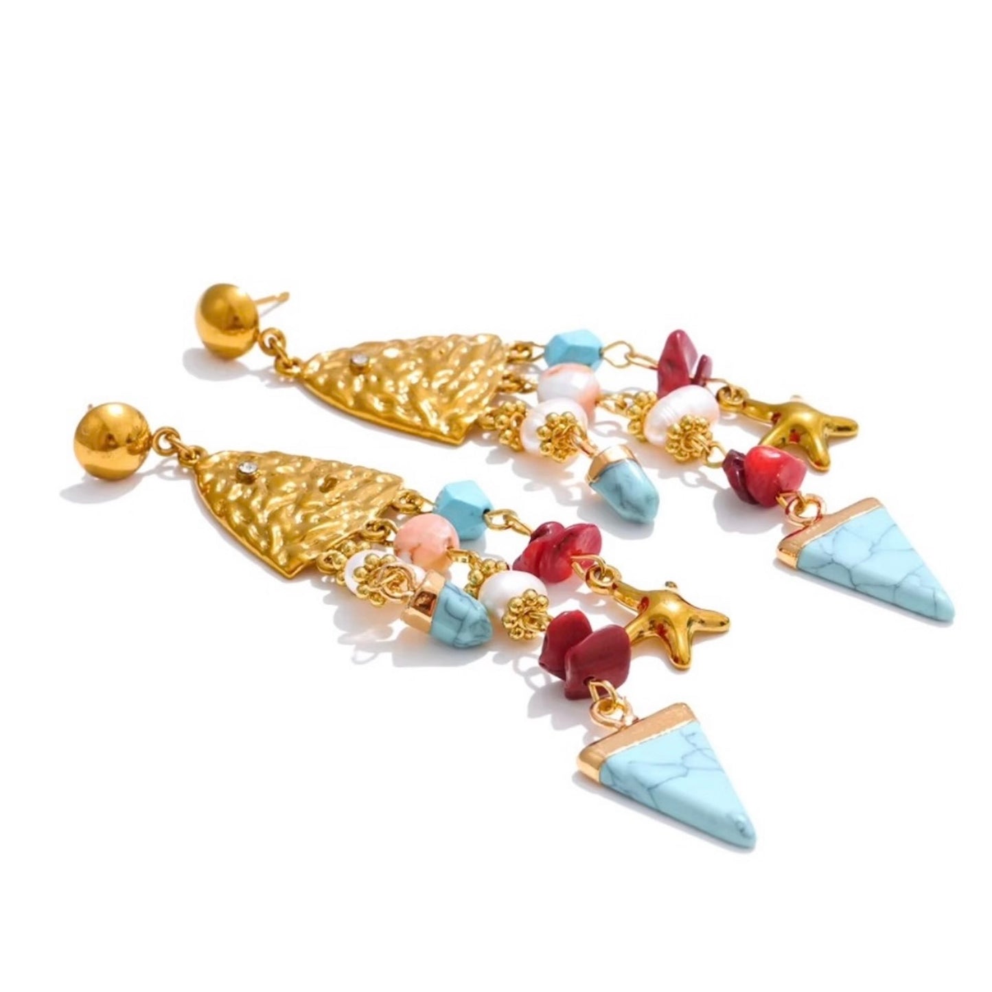 Boucles d’oreilles pendantes dorées ornées de pierres naturelles turquoise, corail, perles et motif étoile, pour femme, style élégant, moderne et coloré – Bijoux Prestige