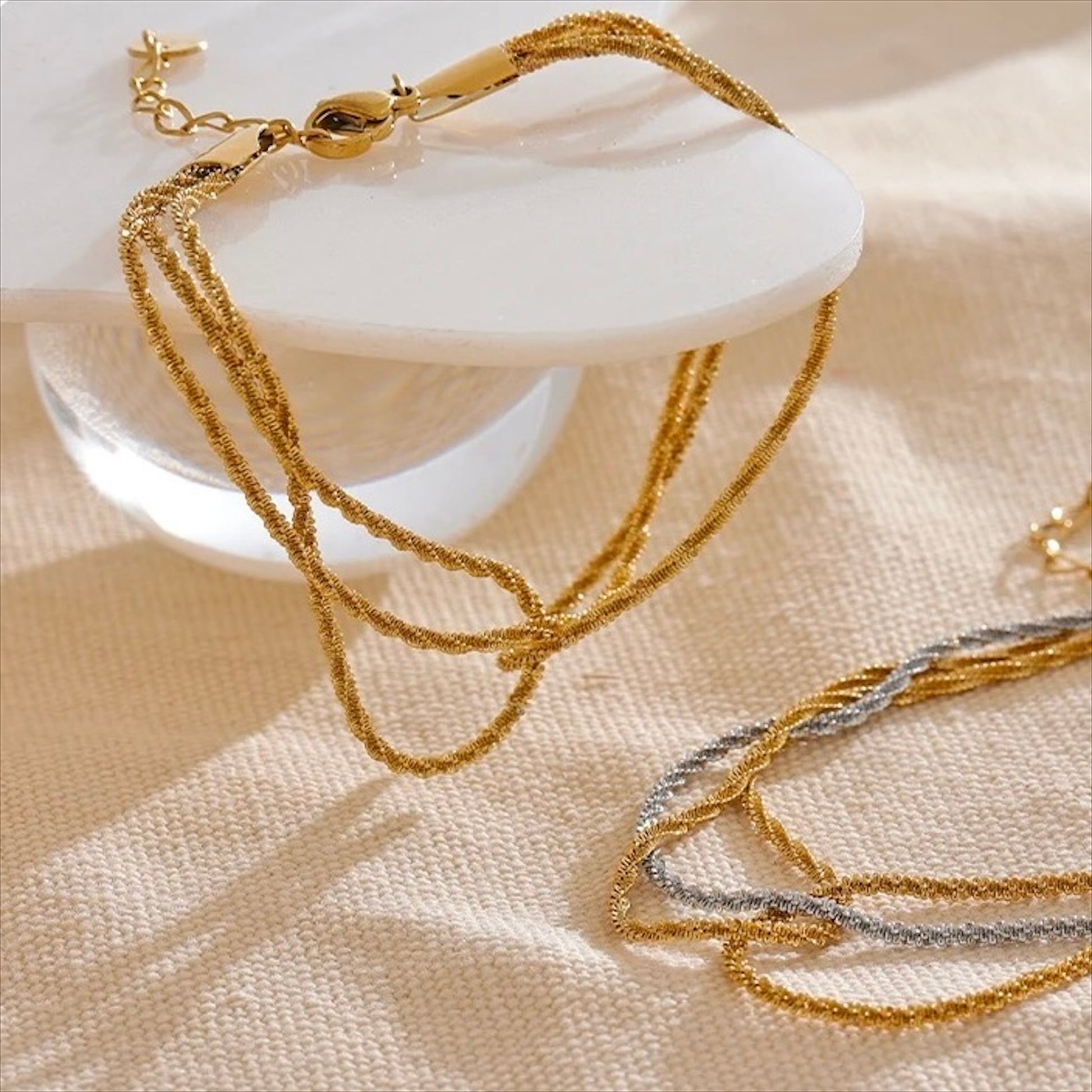 Bracelet multirangs en acier inoxydable doré et argenté, bijou raffiné et tendance pour femme.